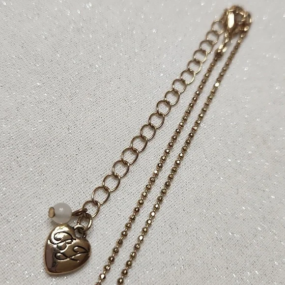 Betsey Johnson Daisy Pendant - Picture 6 of 6